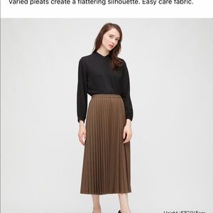 New Uniqlo Accordion Pleated Long Skirt